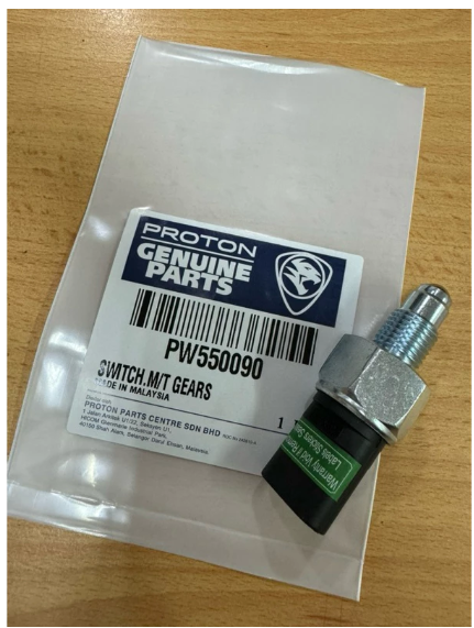 Genuine Proton PW550090  REVERSE LAMP SWITCH for Jumbuck, Arena, Gen2, Persona, Impian, Saga, Saloon, Iswara, Perdana, Eterna, Putra, M21, Satria / GTi, Satria Neo, Waja, Wira 4G15P