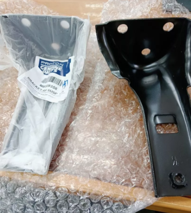 PROTON / MITSUBISHI GENUINE Rear Stabilizer Bar Bracket (SET L + R) – Wira / Waja / Gen2 / Persona / Satria Putra